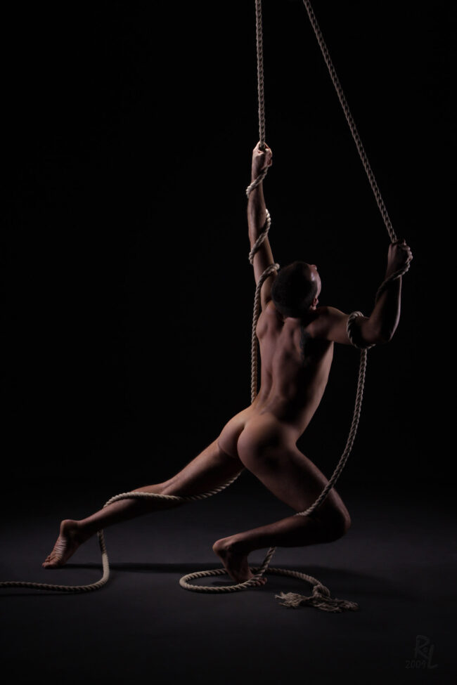Ralf Leubner Foto Film Art Akt Nude Fotografie im Studio mit Seilen Male