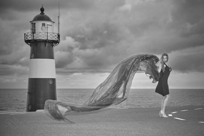 Ralf Leubner Foto Film Art Fotografie Fashion Shooting mit Aline im Zeeland mit Leuchtturn